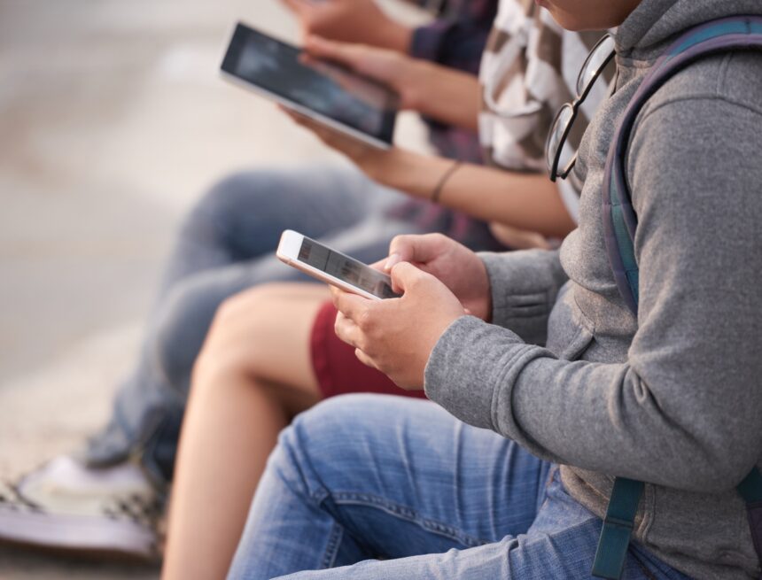 Sakelako telefonotik aldentzen Sakelako telefonotik aldentzen