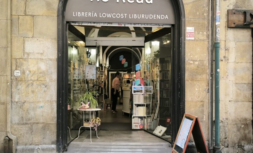 Liburuak apalategian hil ez daitezen