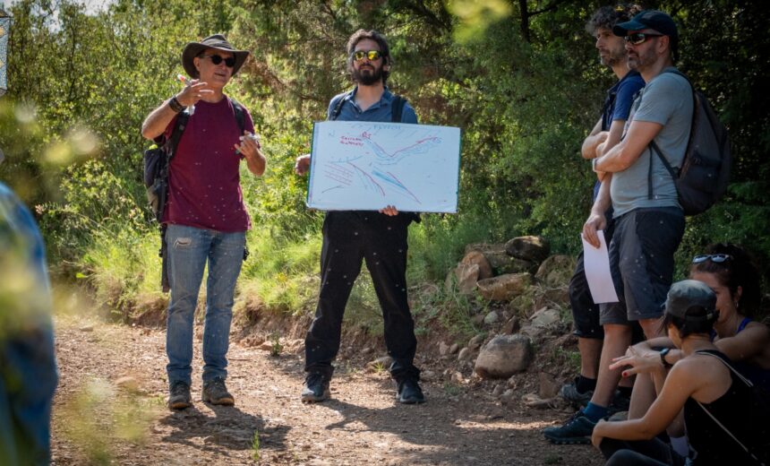 Esako urtegiak aurka du geologia